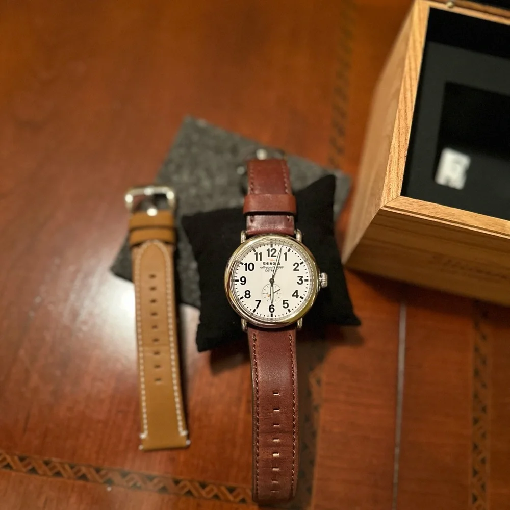 Shinola Runwell Watch with extra band - Picture 4 of 7